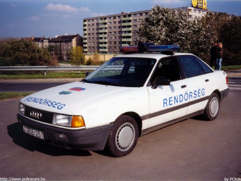 Audi 80, fotó: PChris
Keywords: rendőrautó rendőrség rendőr magyar Magyarország GEE-251 police policecar Hungary hungarian