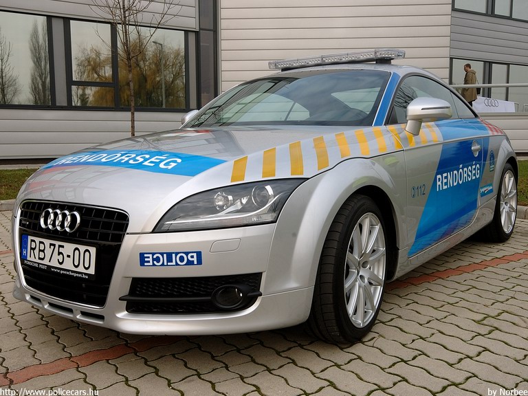 Audi TT, fotó: Norbee
Keywords: rendőrautó rendőrség rendőr magyar Magyarország RB75-00 police policecar Hungary hungarian