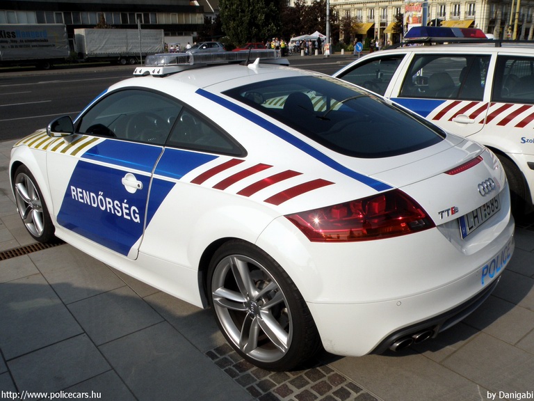 Audi TTs, fotó: Danigabi
Keywords: rendőr rendőrautó rendőrség magyar Magyarország LHT-585 police policecar Hungary hungarian