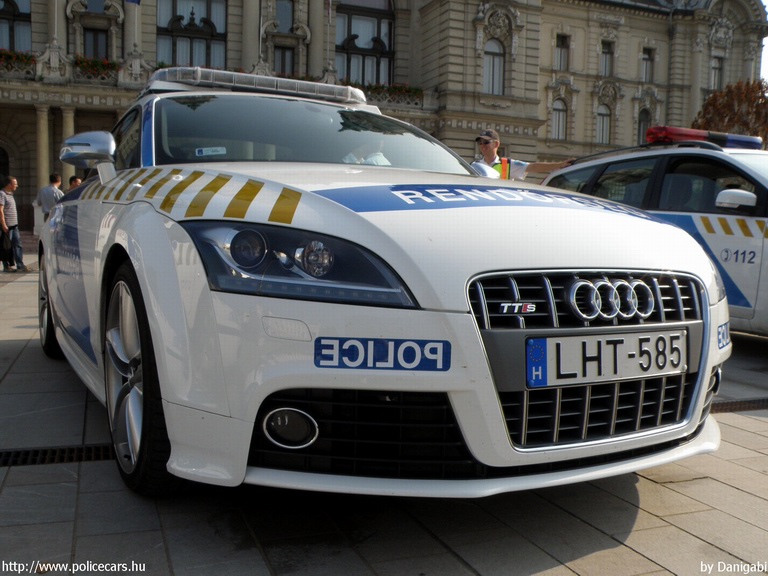 Audi TTs, fotó: Danigabi
Keywords: rendőr rendőrautó rendőrség magyar Magyarország LHT-585 police policecar Hungary hungarian