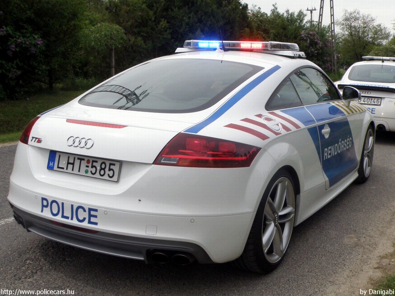 Audi TTs, fotó: Danigabi
Keywords: rendőr rendőrautó rendőrség magyar Magyarország LHT-585 police policecar Hungary hungarian