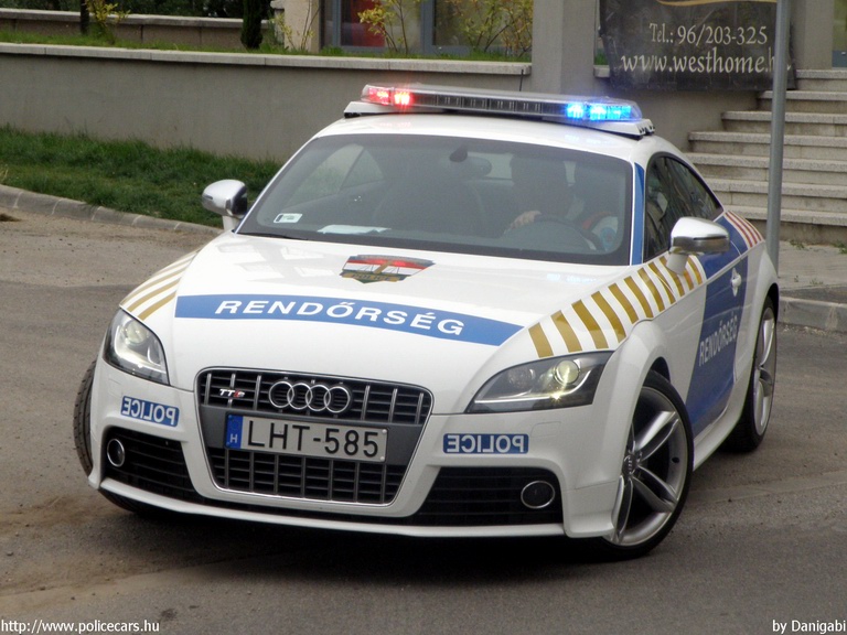 Audi TTs, fotó: Danigabi
Keywords: rendőr rendőrautó rendőrség magyar Magyarország LHT-585 police policecar Hungary hungarian
