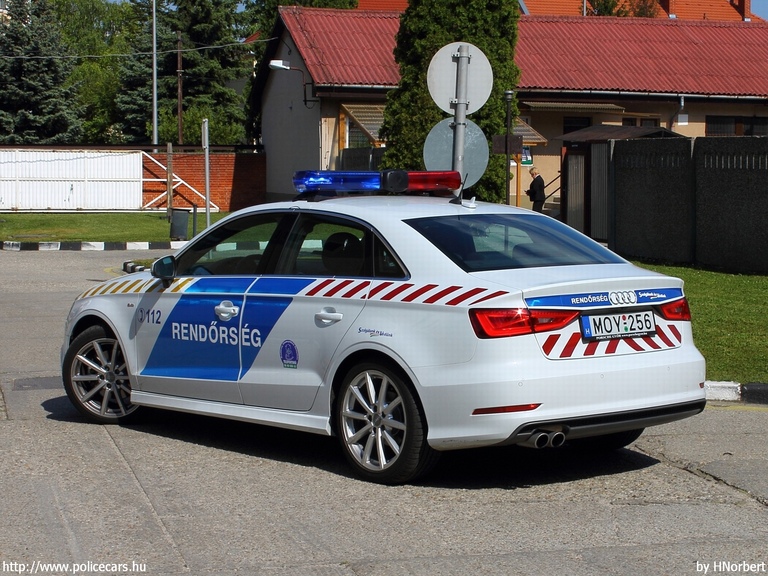 Audi A3 Limousine, fotó: HNorbert
Keywords: rendőrautó rendőrség rendőr magyar Magyarország MOY-256 police policecar Hungary hungarian