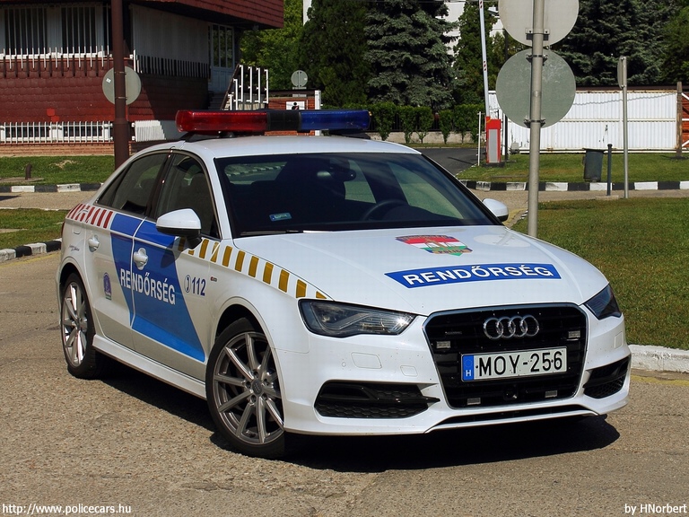 Audi A3 Limousine, fotó: HNorbert
Keywords: rendőrautó rendőrség rendőr magyar Magyarország MOY-256 police policecar Hungary hungarian