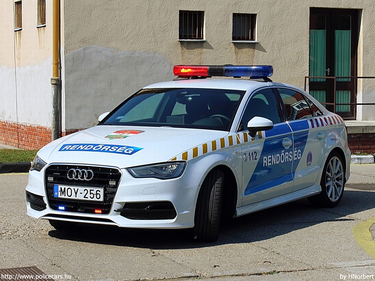 Audi A3 Limousine, fotó: HNorbert
Keywords: rendőrautó rendőrség rendőr magyar Magyarország MOY-256 police policecar Hungary hungarian