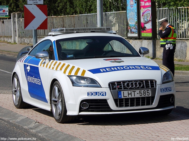 Audi TTS, fotó: HNorbert
Keywords: rendőrség rendőr rendőrautó magyar Magyarország LHT-585 police policecar Hungary hungarian