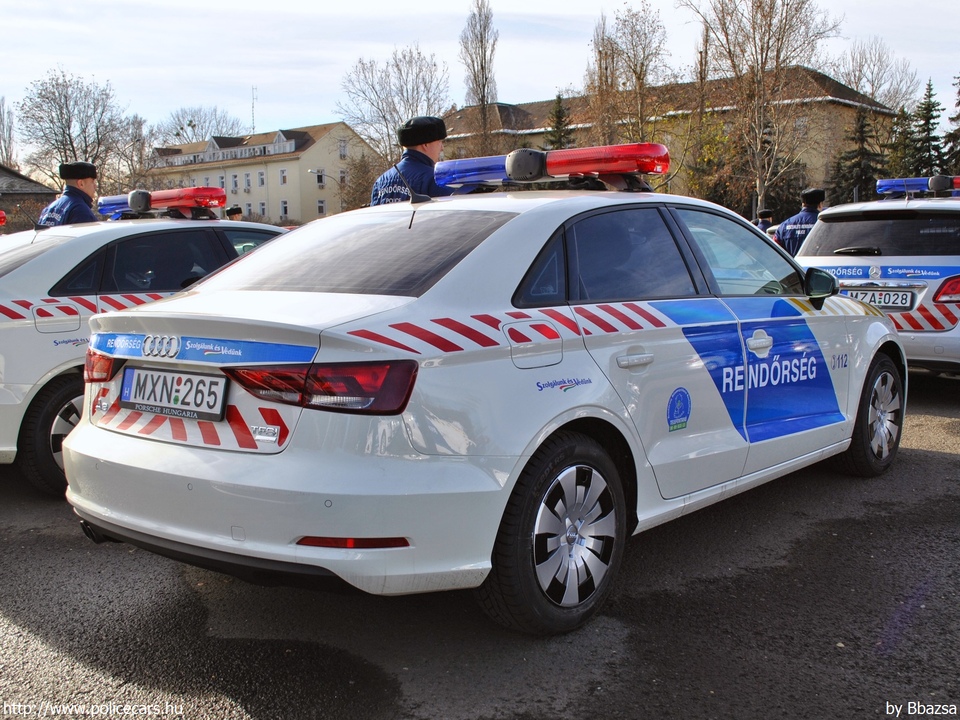 Audi A3 Limousine 1.4 TFSI, fotó: Bbazsa
Keywords: rendőr rendőrautó rendőrség magyar Magyarország MXN-265 police policecar Hungary hungarian