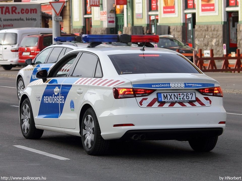 Audi A3 Limousine 1.4 TFSI, fotó: HNorbert
Keywords: rendőr rendőrautó rendőrség magyar Magyarország MXN-267 police policecar Hungary hungarian