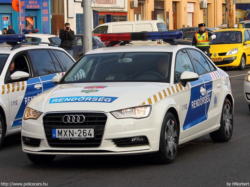 Audi A3 Limousine 1.4 TFSI, fotó: HNorbert
Keywords: rendőr rendőrautó rendőrség magyar Magyarország MXN-264 police policecar Hungary hungarian