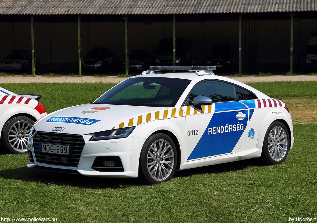 Audi TTs Coupe, fotó: HNorbert
Keywords: rendőr rendőrautó rendőrség magyar Magyarország NDG-999 police policecar Hungary hungarian