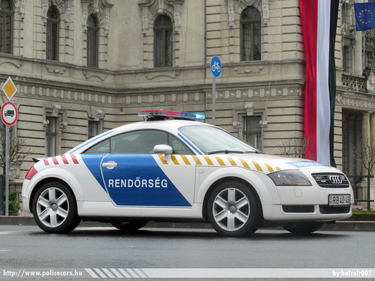 Audi TT, fotó: balzolt007
Keywords: rendőr rendőrautó rendőrség magyar Magyarország RB40-46 police policecar Hungary hungarian