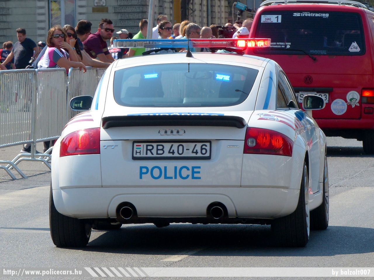 Audi TT, fotó: balzolt007
Keywords: rendőr rendőrautó rendőrség magyar Magyarország RB40-46 police policecar Hungary hungarian