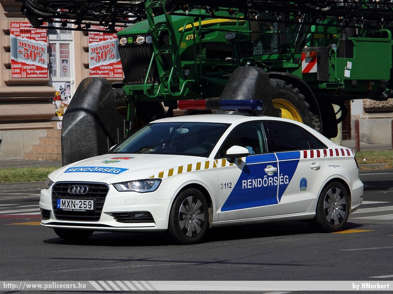Audi A3 Limousine 1.4 TFSI, fotó: HNorbert
Keywords: rendőr rendőrautó rendőrség magyar Magyarország MXN-259 police policecar Hungary hungarian