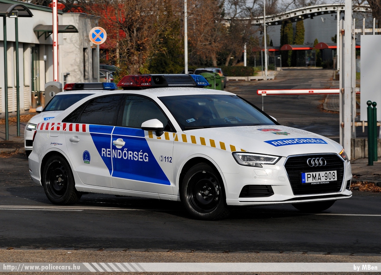 Audi A3 Limousine TFSI, fotó: MBen
Keywords: PMA-908 rendőr rendőrautó rendőrség magyar Magyarország   Hungary hungarian police policecar 