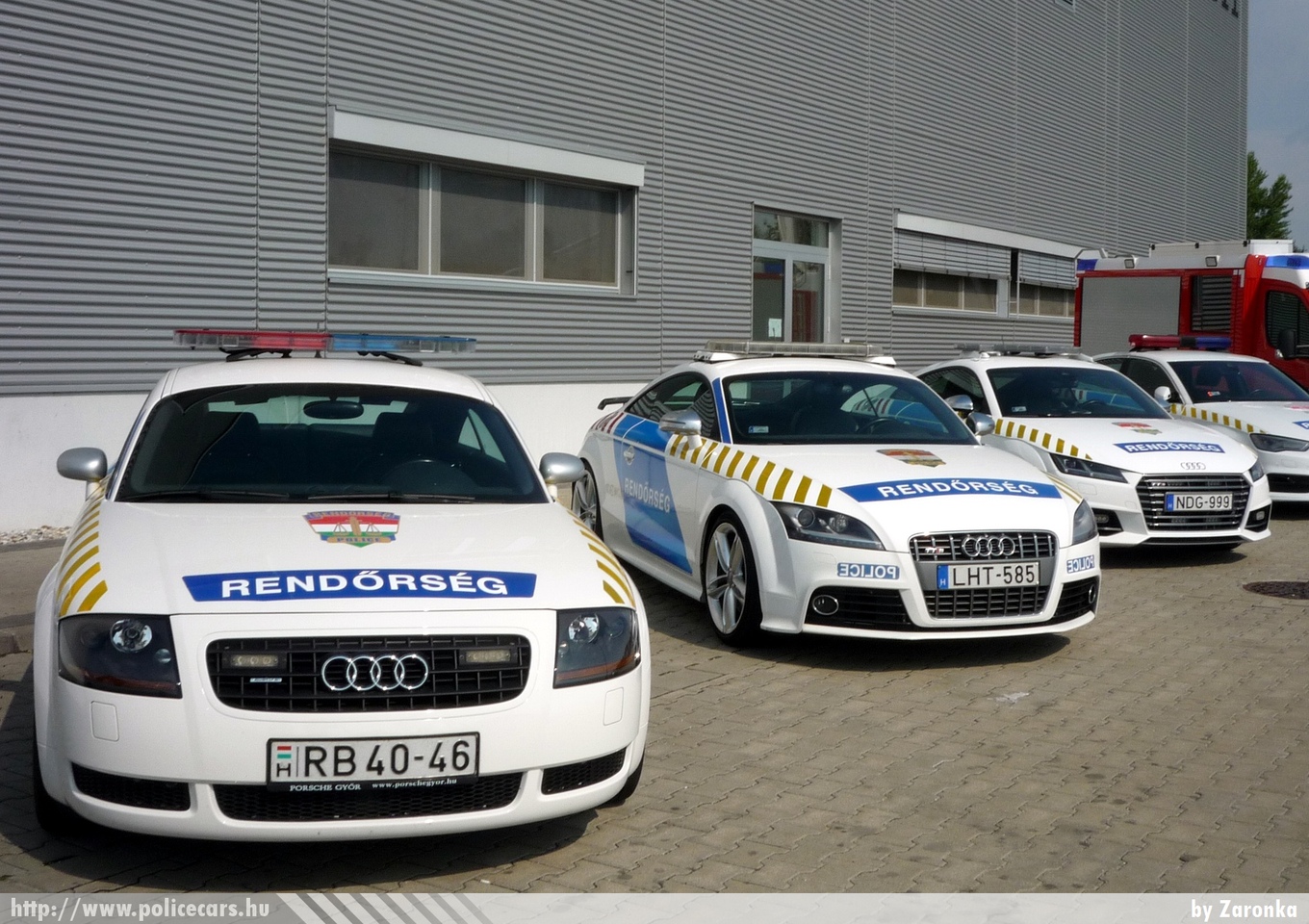 Audi TTs Coupe, Audi TT, Audi TTS, fotó: Zaronka
Keywords: rendőr rendőrautó rendőrség magyar Magyarország police policecar Hungary hungarian RB40-46 LHT-585 NDG-999