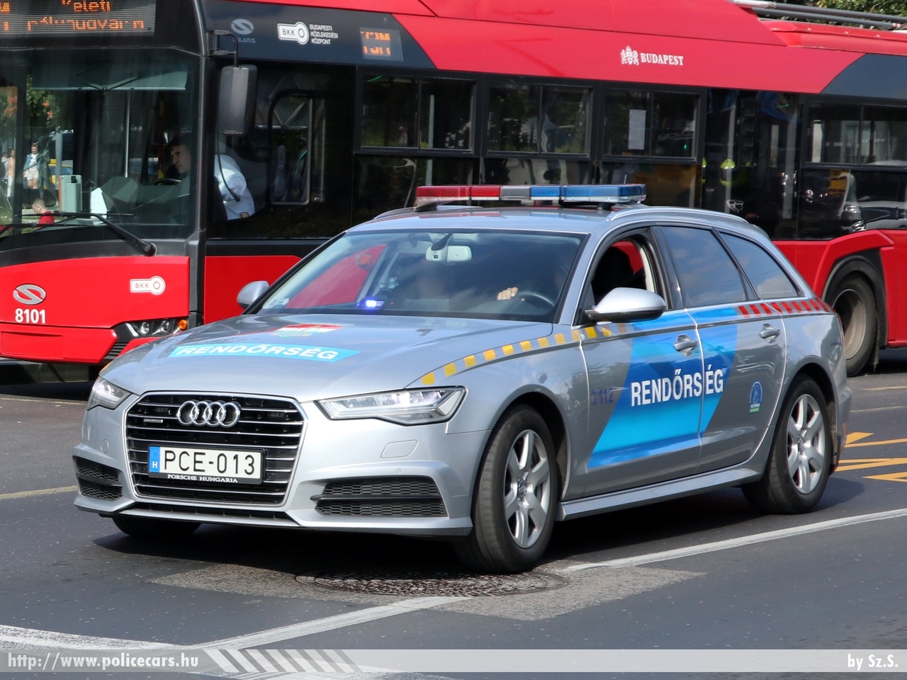 Audi A6 Avant quattro, fotó: Sz.S.
Keywords: rendőr rendőrautó rendőrség magyar Magyarország police policecar Hungary hungarian PCE-013