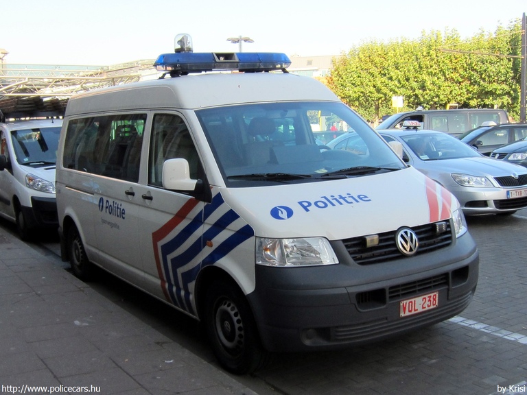 Volkswagen Transporter T5, fotó: Krisi
Keywords: rendőr rendőrautó rendőrség belga Belgium