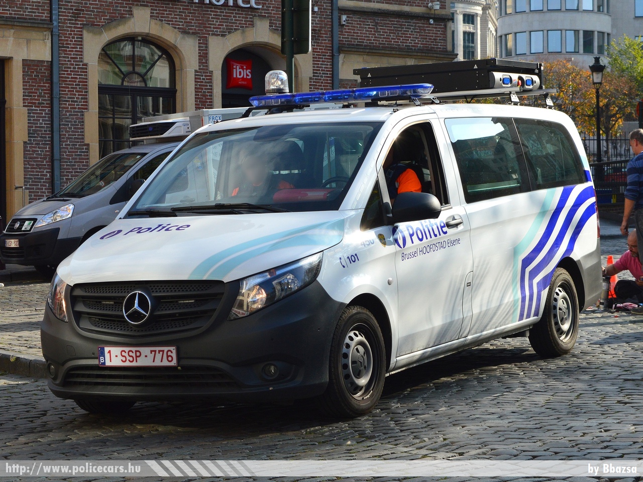 Mercedes-Benz Vito III Tourer, Brüsszel, fotó: Bbazsa
Keywords: belga Belgium rendőr rendőrautó rendőrség belgian police policecar