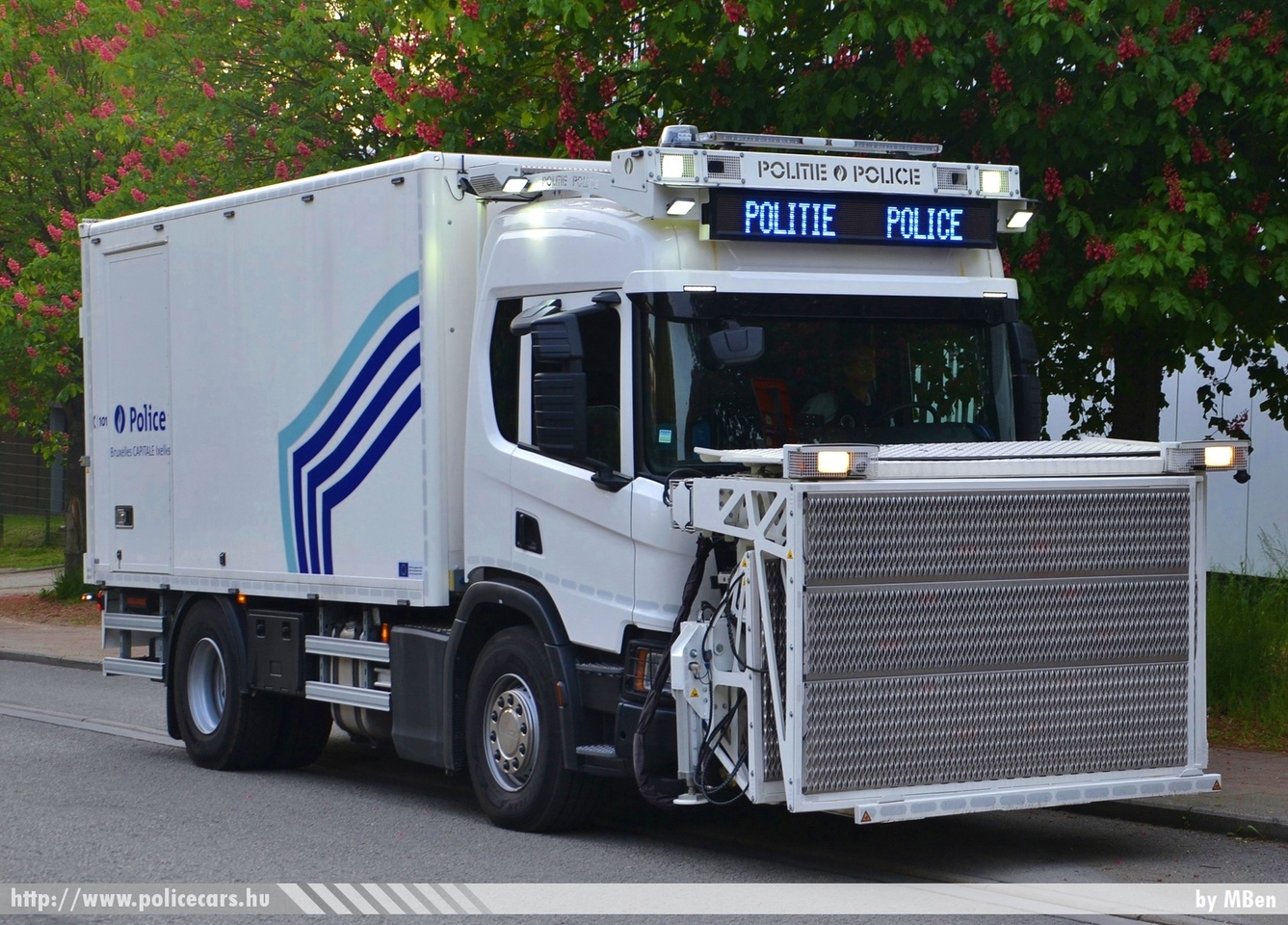 Scania Van Bouwel Hekwerk, Police Bruxelles Capitale Ixelles, fotó: MBen
Keywords: belga Belgium rendőr rendőrautó rendőrség belgian police policecar