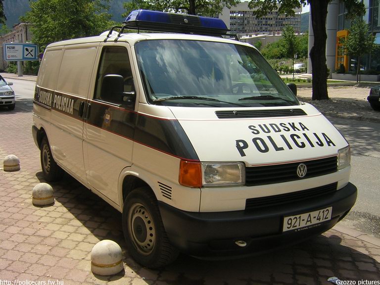 VW Transporter T4, fotó: Gzozzo pictures
Keywords: Bosznia-Hercegovina bosnyák rendőr boszniai rendőrautó rendőrség
