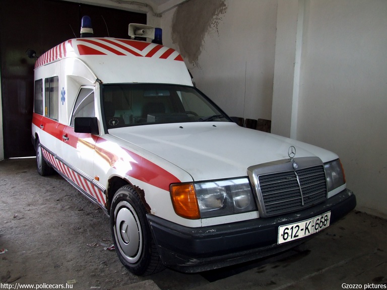Mercedes E W124, fotó: Gzozzo pictures
Keywords: Bosznia-Hercegovina bosnyák boszniai mentő mentőautó