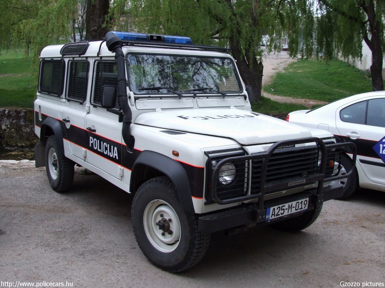Land Rover Defender, fotó: Gzozzo pictures
Keywords: Bosznia-Hercegovina bosnyák rendőr boszniai rendőrautó rendőrség