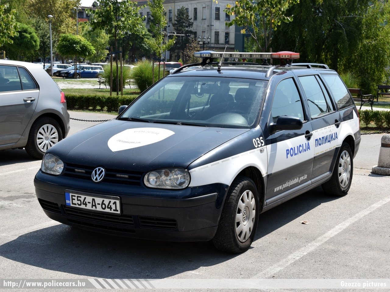 Volkswagen Golf IV Variant, Brcko, fotó: Gzozzo pictures
Keywords: Bosznia-Hercegovina rendőr rendőrautó rendőrség bosnia bosnia-herzegovina police policecar