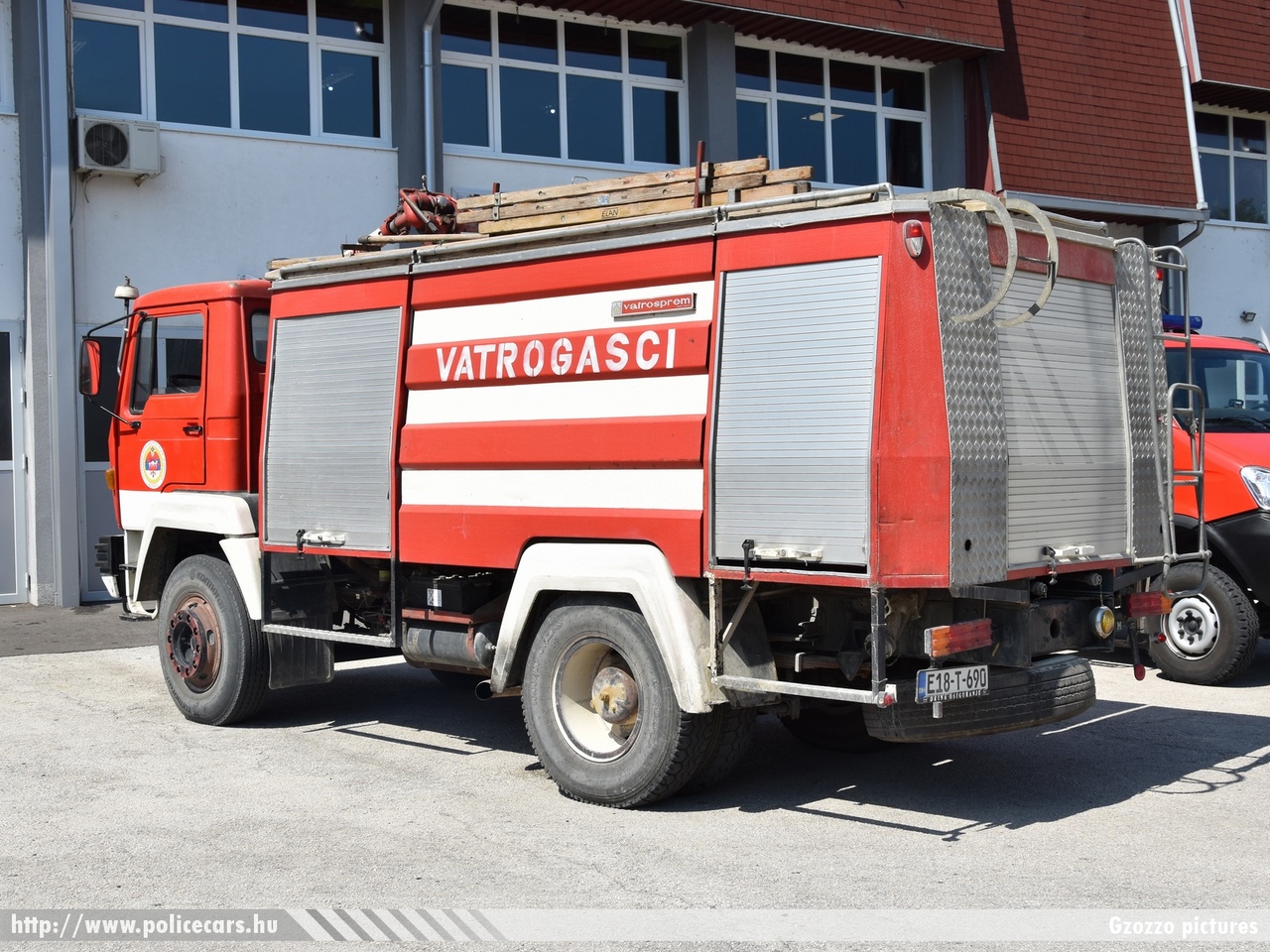 TAM 190T15, Doboj, fotó: Gzozzo pictures
Keywords: Bosznia-Hercegovina tûzoltó tûzoltóautó tûzoltóság bosnia bosnia-herzegovina fire firetruck