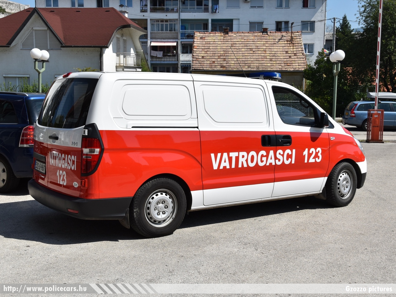Hyundai H1, Doboj, fotó: Gzozzo pictures
Keywords: Bosznia-Hercegovina tûzoltó tûzoltóautó tûzoltóság bosnia bosnia-herzegovina fire firetruck