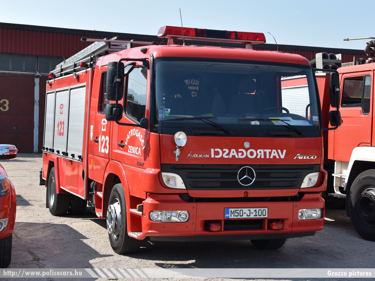 Mercedes-Benz Atego 1517, Zenica, fotó: Gzozzo pictures
Keywords: Bosznia-Hercegovina tûzoltó tûzoltóautó tûzoltóság bosnia bosnia-herzegovina fire firetruck