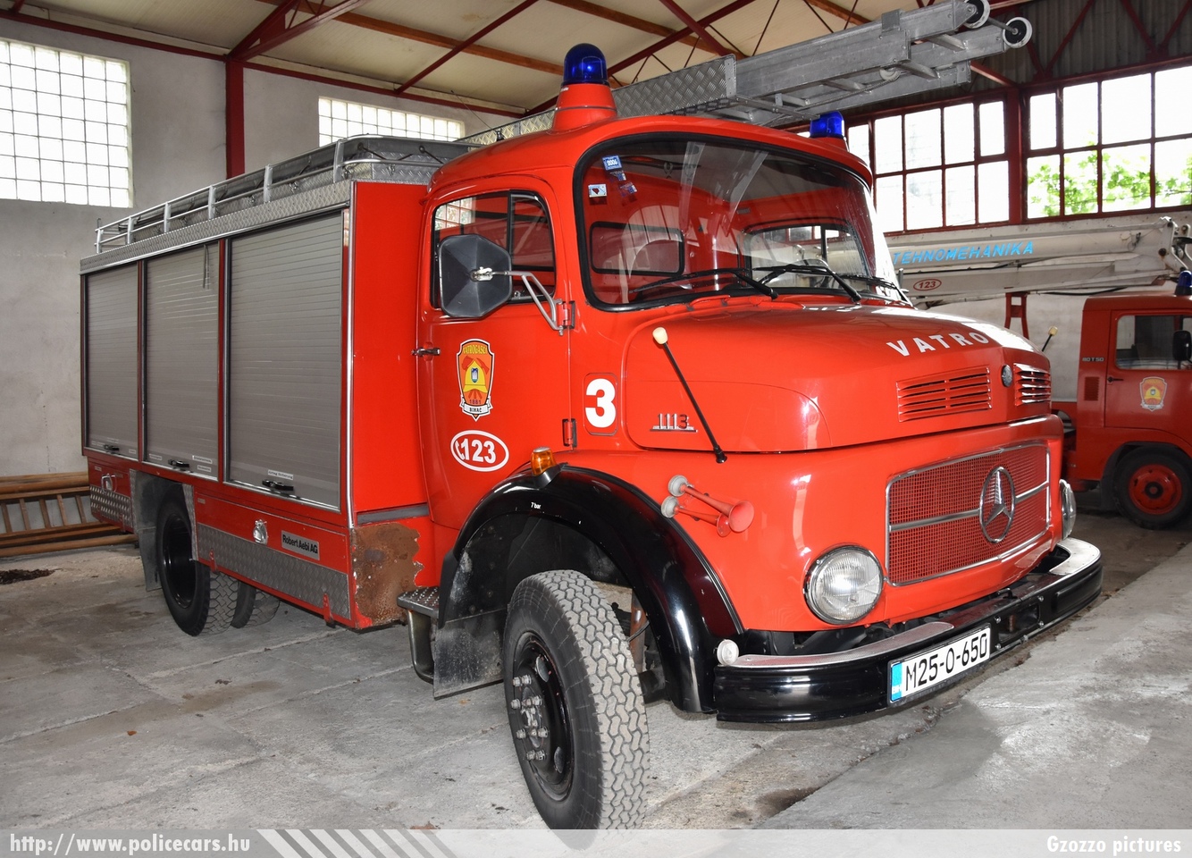 Mercedes 1113, fotó: Gzozzo pictures
Keywords: Bosznia-Hercegovina tûzoltó tûzoltóautó tûzoltóság bosnia bosnia-herzegovina fire firetruck