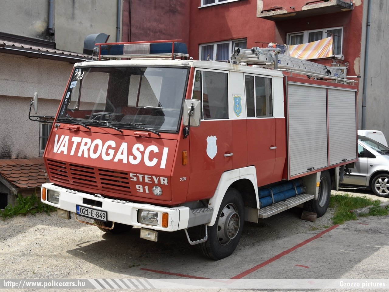 Steyr 791, fotó: Gzozzo pictures
Keywords: Bosznia-Hercegovina tûzoltó tûzoltóautó tûzoltóság bosnia bosnia-herzegovina fire firetruck