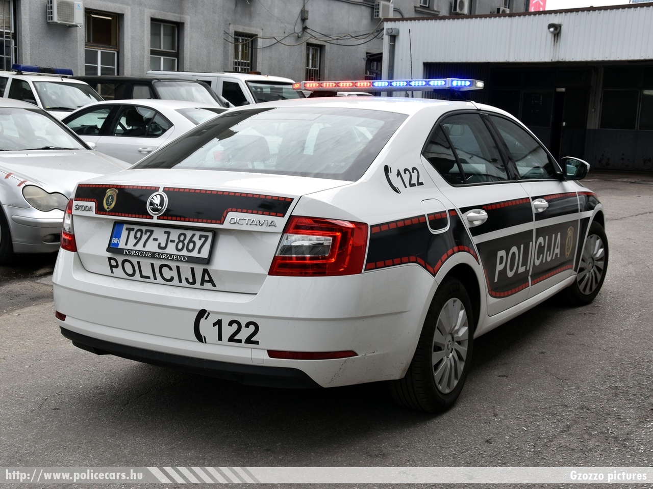 Skoda Octavia III facelift, Sarajevo, fotó: Gzozzo pictures
Keywords: Bosznia-Hercegovina bosnia bosnia-herzegovina bosnyák police policecar rendőrautó rendőr rendőrség