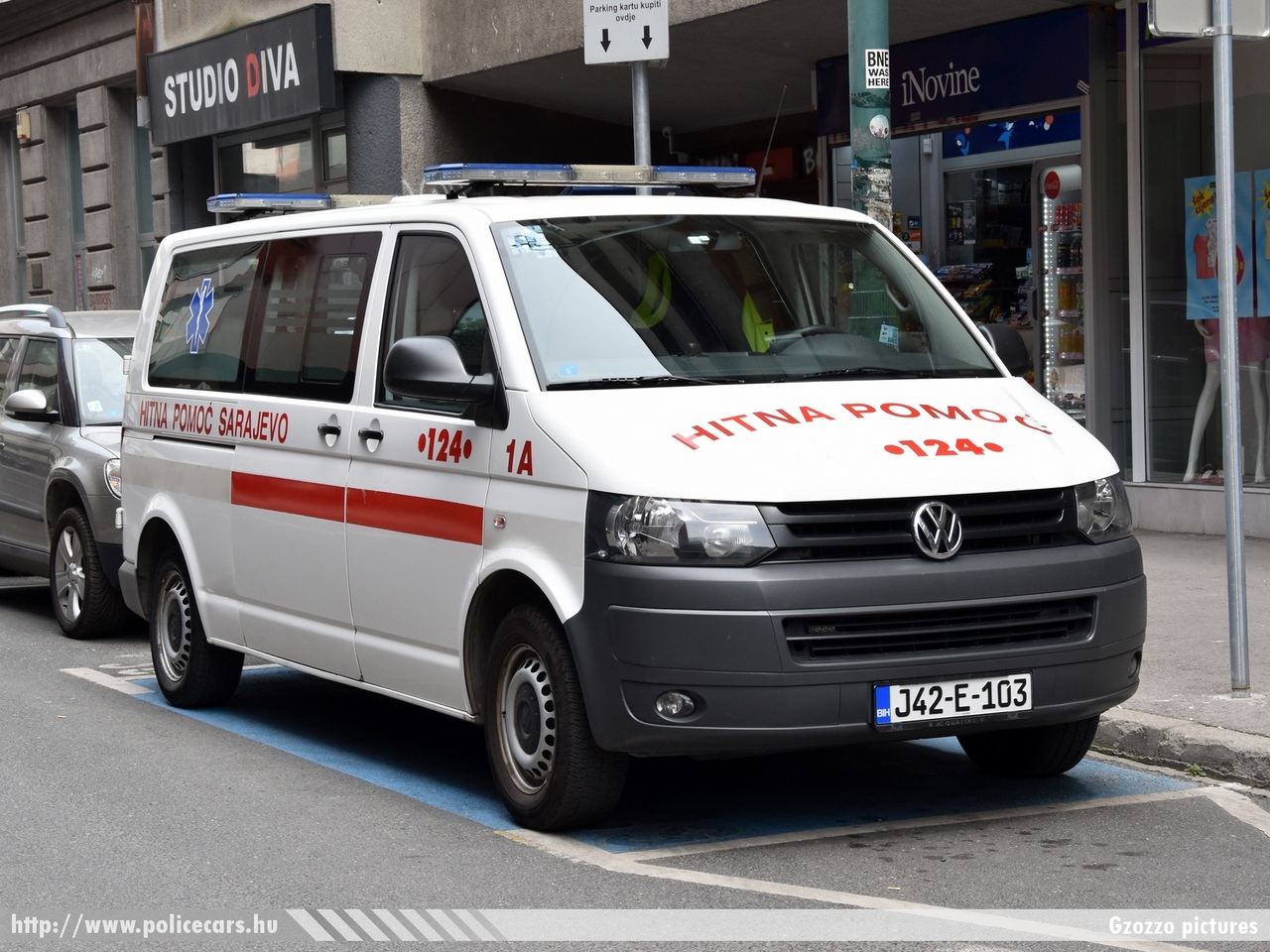 Volkswagen Transporter T5 facelift, Sarajevo, fotó: Gzozzo pictures
Keywords: Bosznia-Hercegovina mentő mentőautó bosnia bosnia-herzegovina ambulance bosnyák