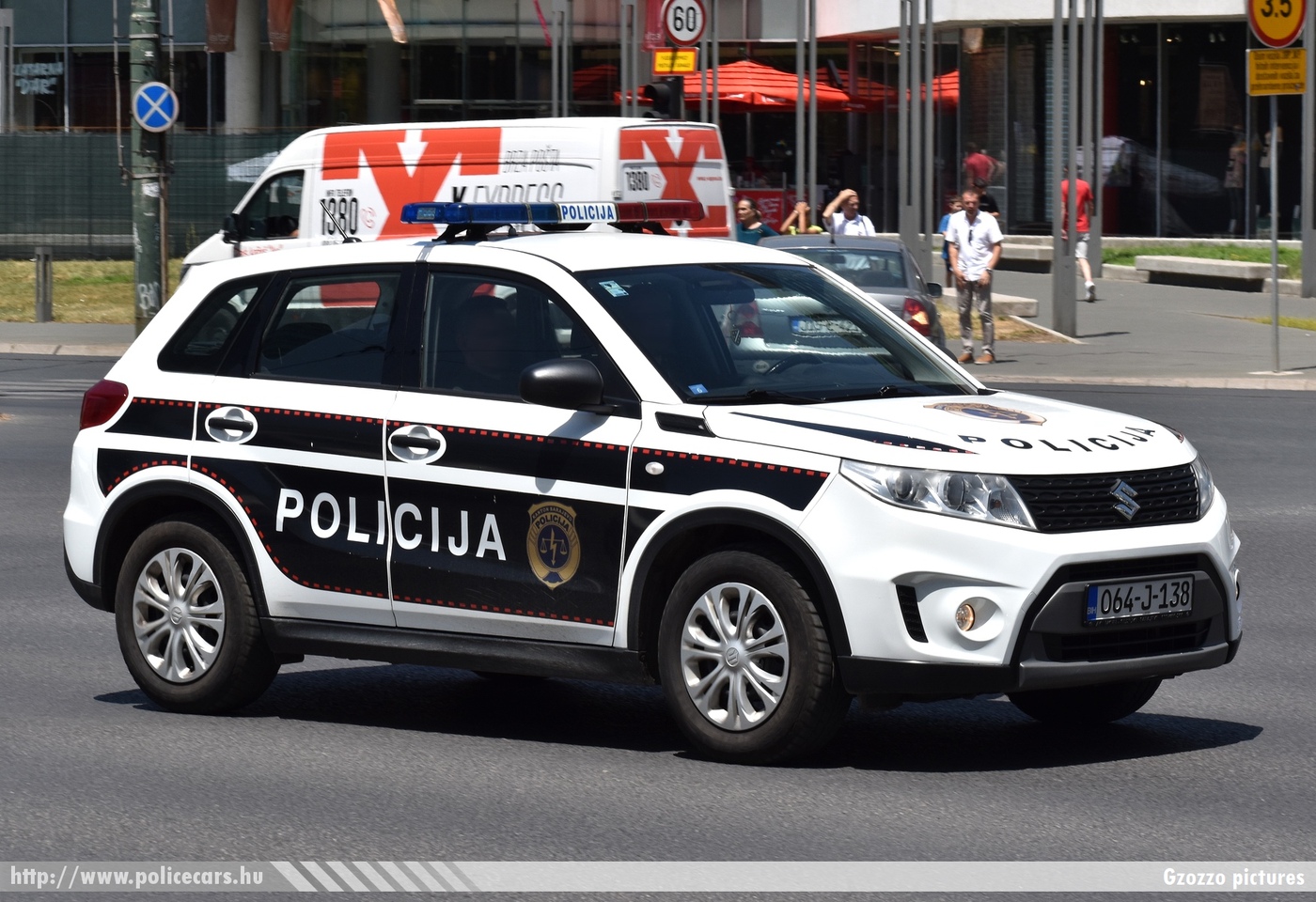Suzuki Vitara, Szarajevó, fotó: Gzozzo pictures
Keywords: Bosznia-Hercegovina bosnia bosnia-herzegovina bosnyák police policecar rendőrautó rendőr rendőrség