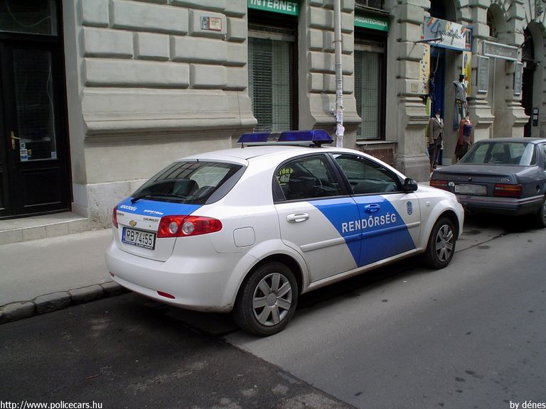 Chevrolet Lacetti, fotó: dénes
Keywords: rendőr rendőrség rendőrautó magyar Magyarország RB74-55 Hungary hungarian police policecar