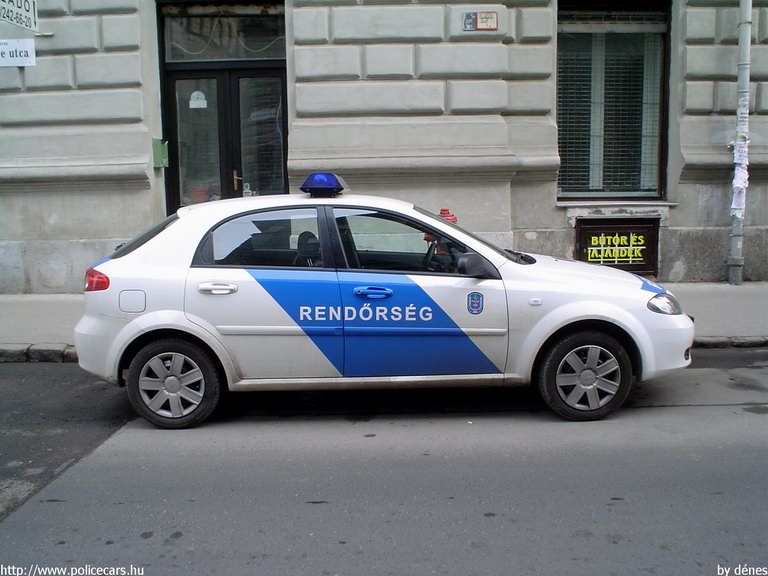Chevrolet Lacetti, fotó: dénes
Keywords: rendőr rendőrség rendőrautó magyar Magyarország RB74-55 Hungary hungarian police policecar