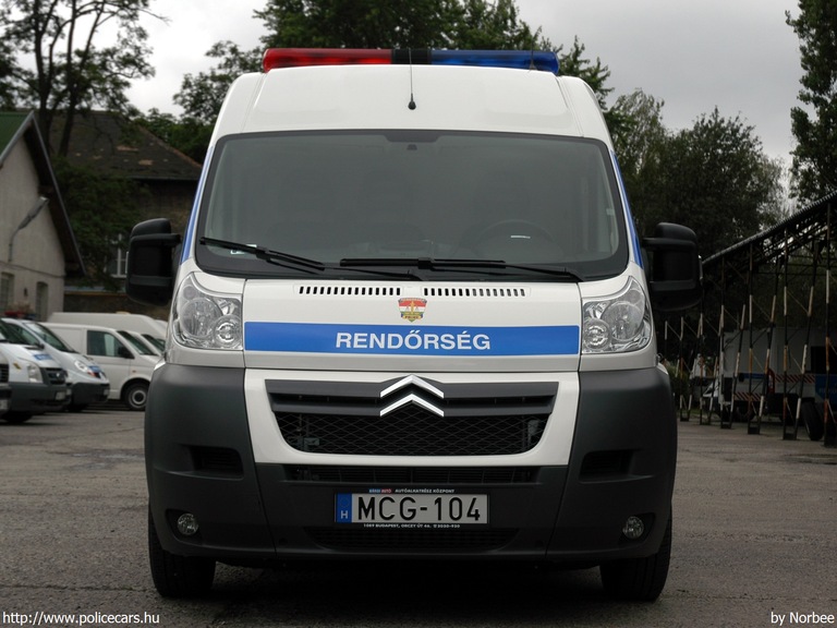 Citroen Jumper, fotó: Norbee
Keywords: rendőrség rendőr rendőrautó magyar Magyarország MCG-104 hungarian Hungary police policecar