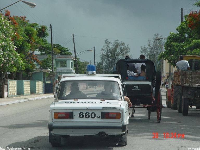 Lada VAZ 2106, fotó: mcord
Keywords: kuba kubai rendőr rendőrség rendőrautó