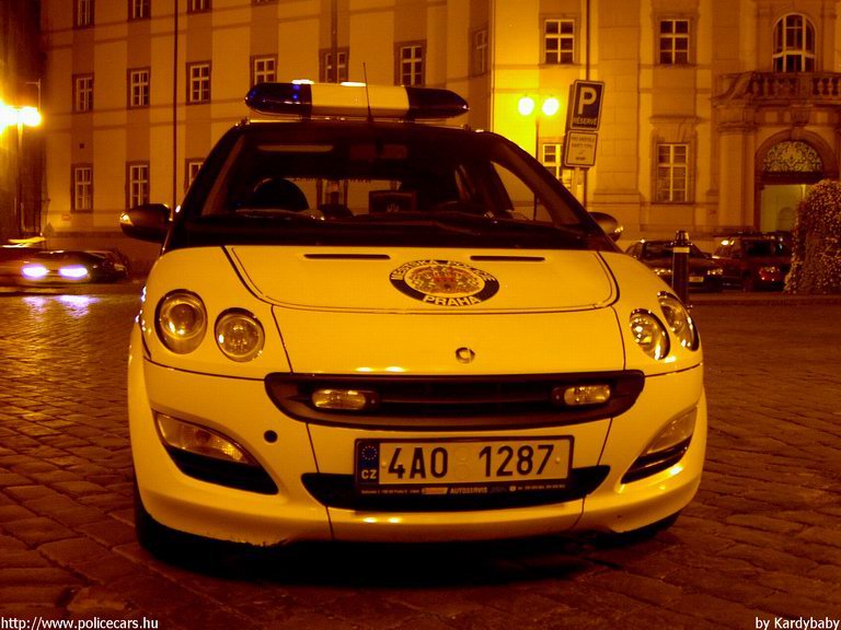 Smart Forfour, fotó: Kardybaby
Keywords: rendőr rendőrautó rendőrség cseh csehország