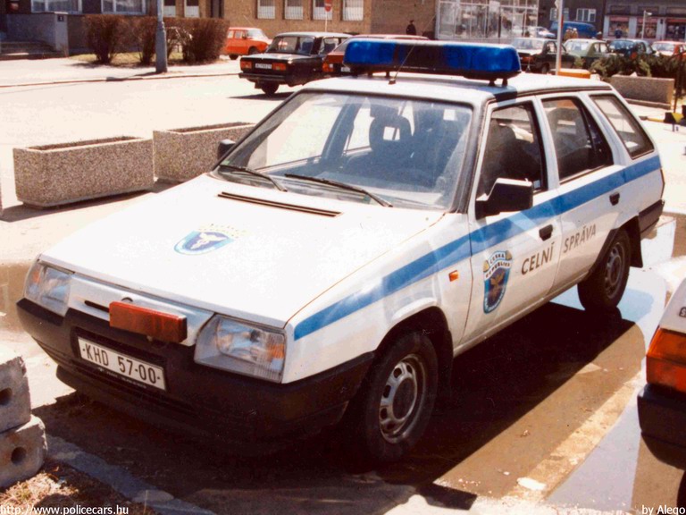 Skoda Forman, fotó: Alego
Keywords: rendőr rendőrautó rendőrség cseh csehország vám