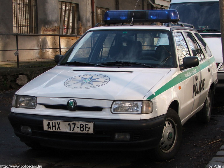 Skoda Felicia, fotó: PChris
Keywords: rendőr rendőrautó rendőrség cseh csehország