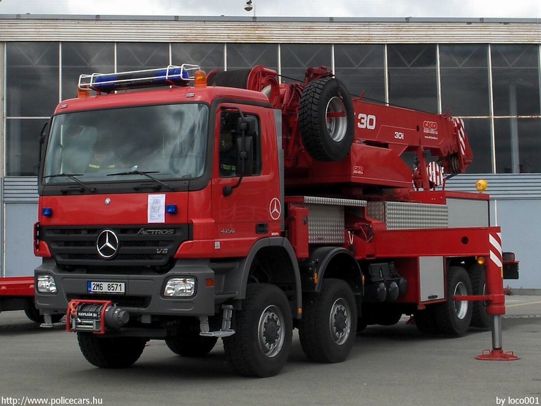 Mercedes Actros, fotó: loco001
Keywords: tûzoltó tûzoltóautó cseh csehország tûzoltóság