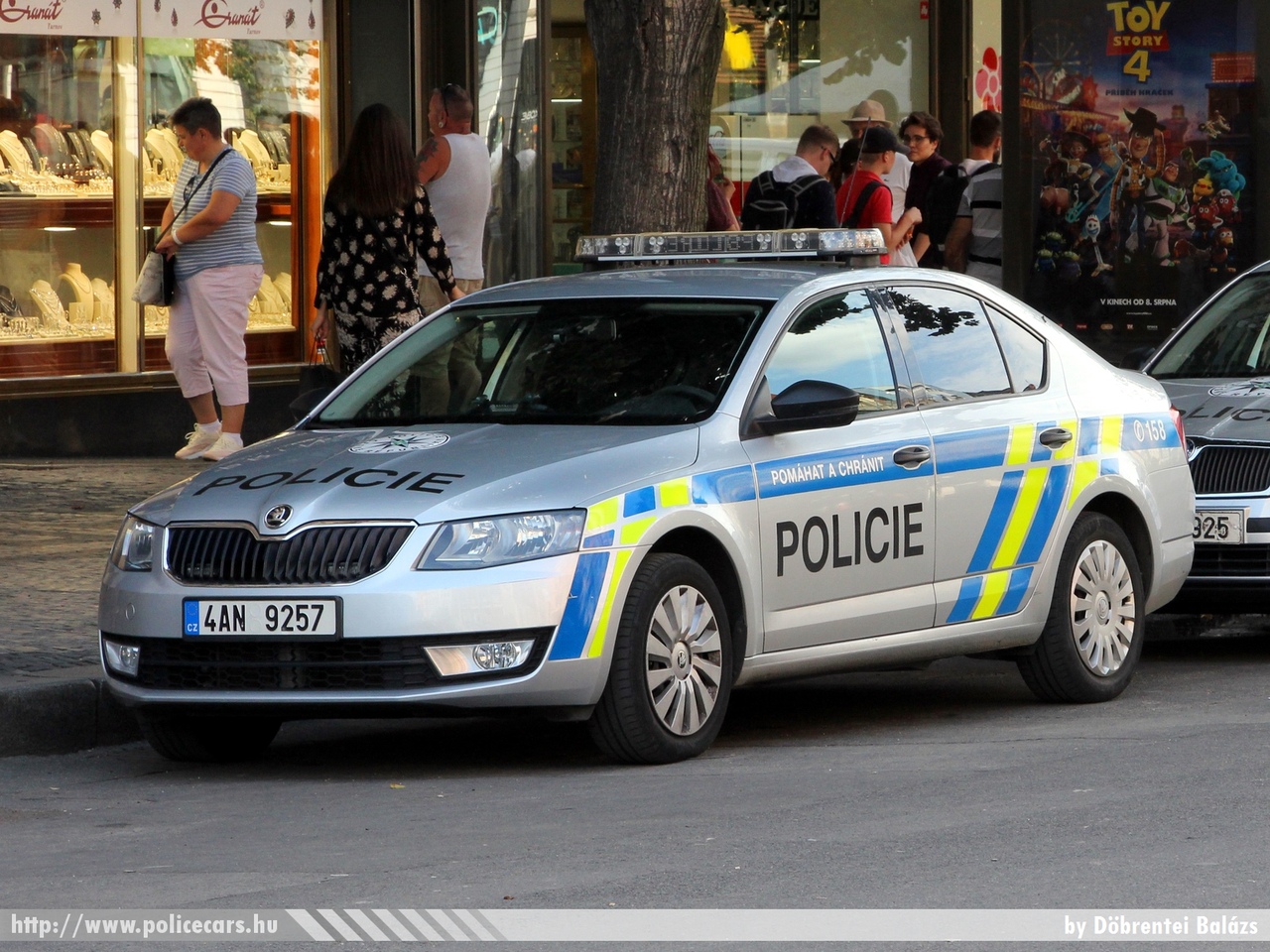 Skoda Octavia III, fotó: Döbrentei Balázs
Keywords: rendőr cseh Csehország rendőrautó rendőrség police policecar Czech