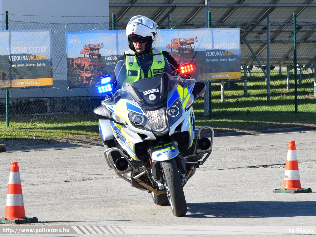 BMW, fotó: Bbazsa
Keywords: rendőr cseh Csehország rendőrmotor rendőrség police policebike Czech