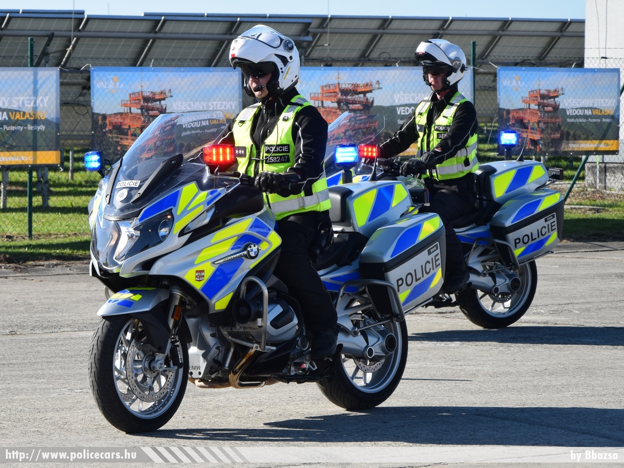 BMW, fotó: Bbazsa
Keywords: rendőr cseh Csehország rendőrmotor rendőrség police policebike Czech