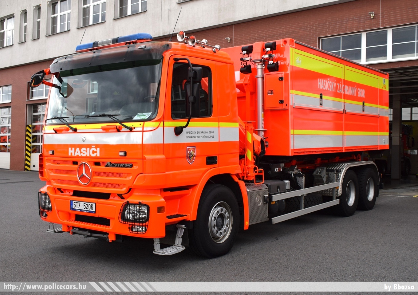 Mercedes Actros, Ostrava, fotó: Bbazsa
Keywords: Czech cseh Csehország tûzoltó tûzoltóautó fire firetruck