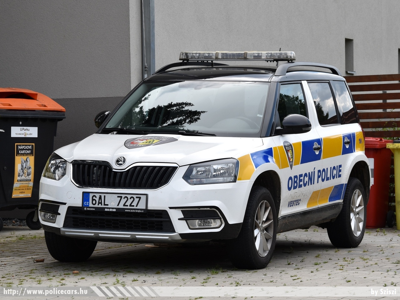 Skoda Yeti facelift, Vestec Obecni Policie (Községi Rendõrség Vestec), fotó: Gzozzo pictures
Keywords: Czech cseh Csehország rendőr rendőrség rendőrautó police policecar