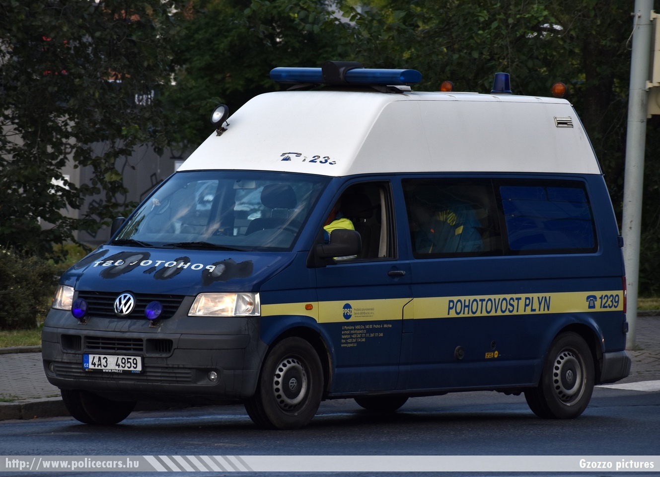 Volkswagen Transporter T5, Prága, gázmûvek, fotó: Gzozzo pictures
Keywords: cseh Csehország czech gáz