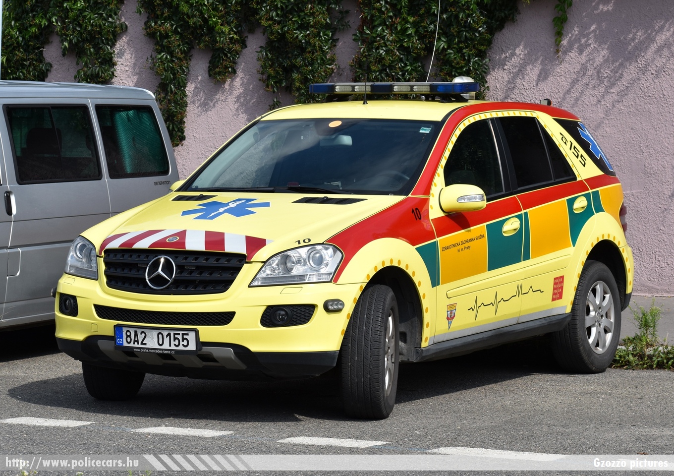 Mercedes ML, Prága, fotó: Gzozzo pictures
Keywords: cseh Csehország czech ambulance mentő mentőautó